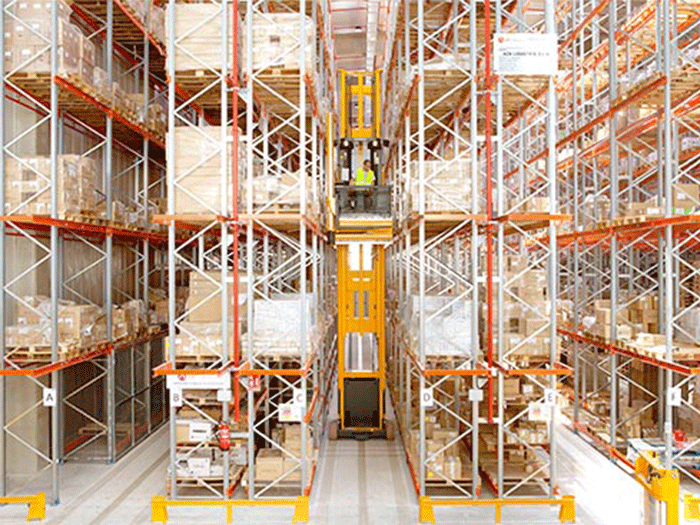 Heavy duty narrow aisle (VNA) racking for industry